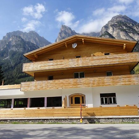 Gschnitzerhof Apartment ภายนอก รูปภาพ