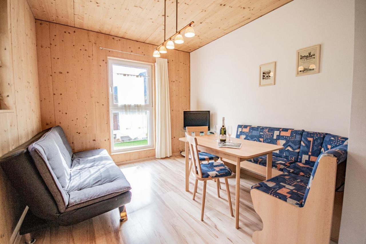 Gschnitzerhof Apartment ภายนอก รูปภาพ