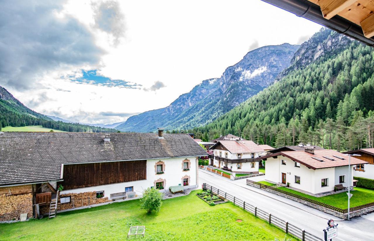 Gschnitzerhof Apartment ภายนอก รูปภาพ
