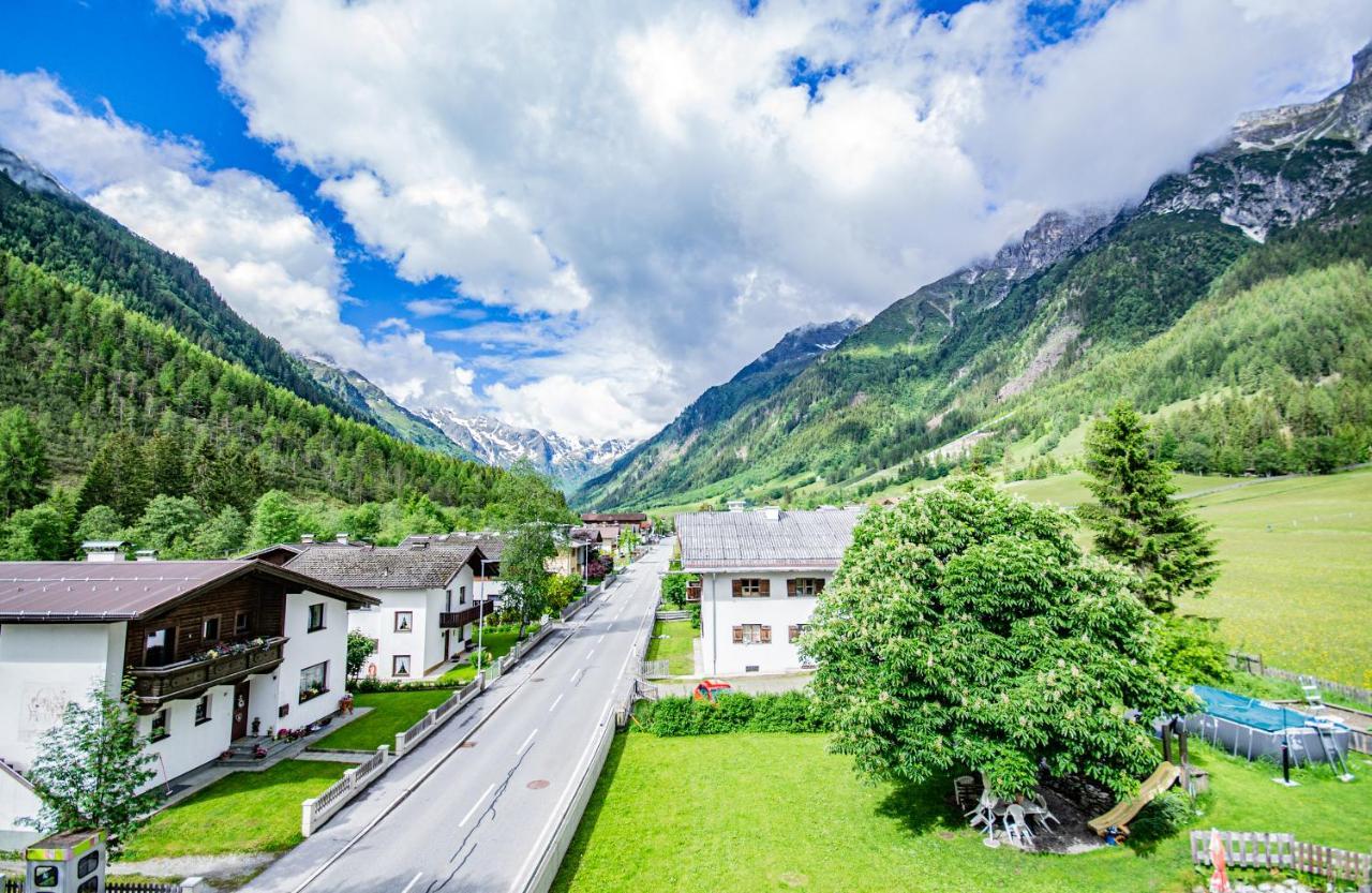 Gschnitzerhof Apartment ภายนอก รูปภาพ