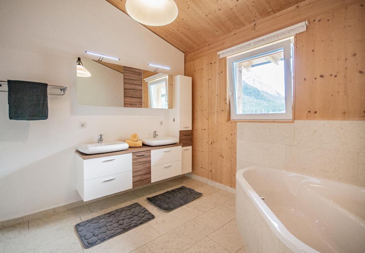 Gschnitzerhof Apartment ภายนอก รูปภาพ