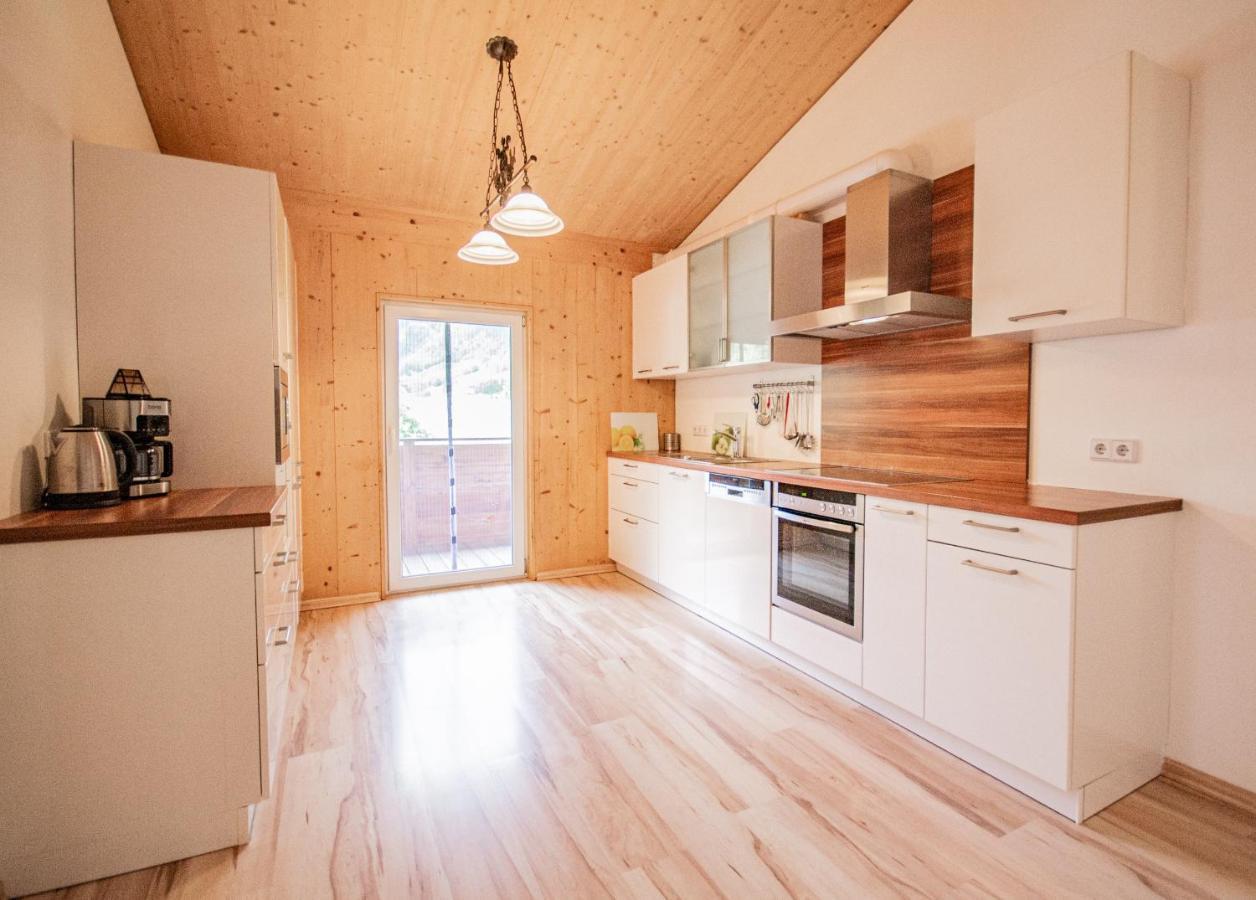 Gschnitzerhof Apartment ภายนอก รูปภาพ